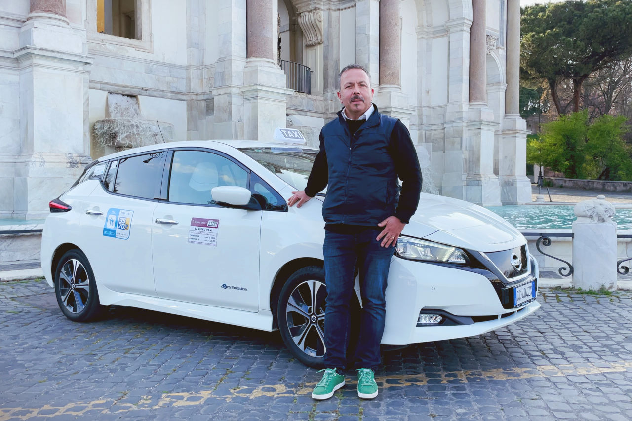 Nissan acaba con el mito: los conductores de vehículos eléctricos viajan más que los de gasolina y diésel