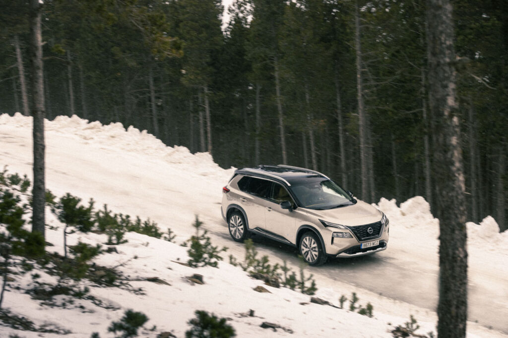 La gama crossover electrificada de Nissan conquista las cumbres nevadas de los Pirineos