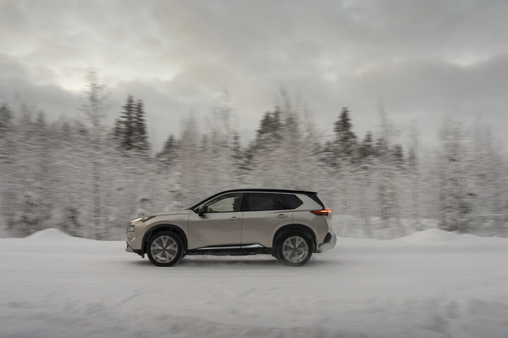 La tecnología 4x4 e-4ORCE de Nissan conquista la tierra helada de los Mil Lagos